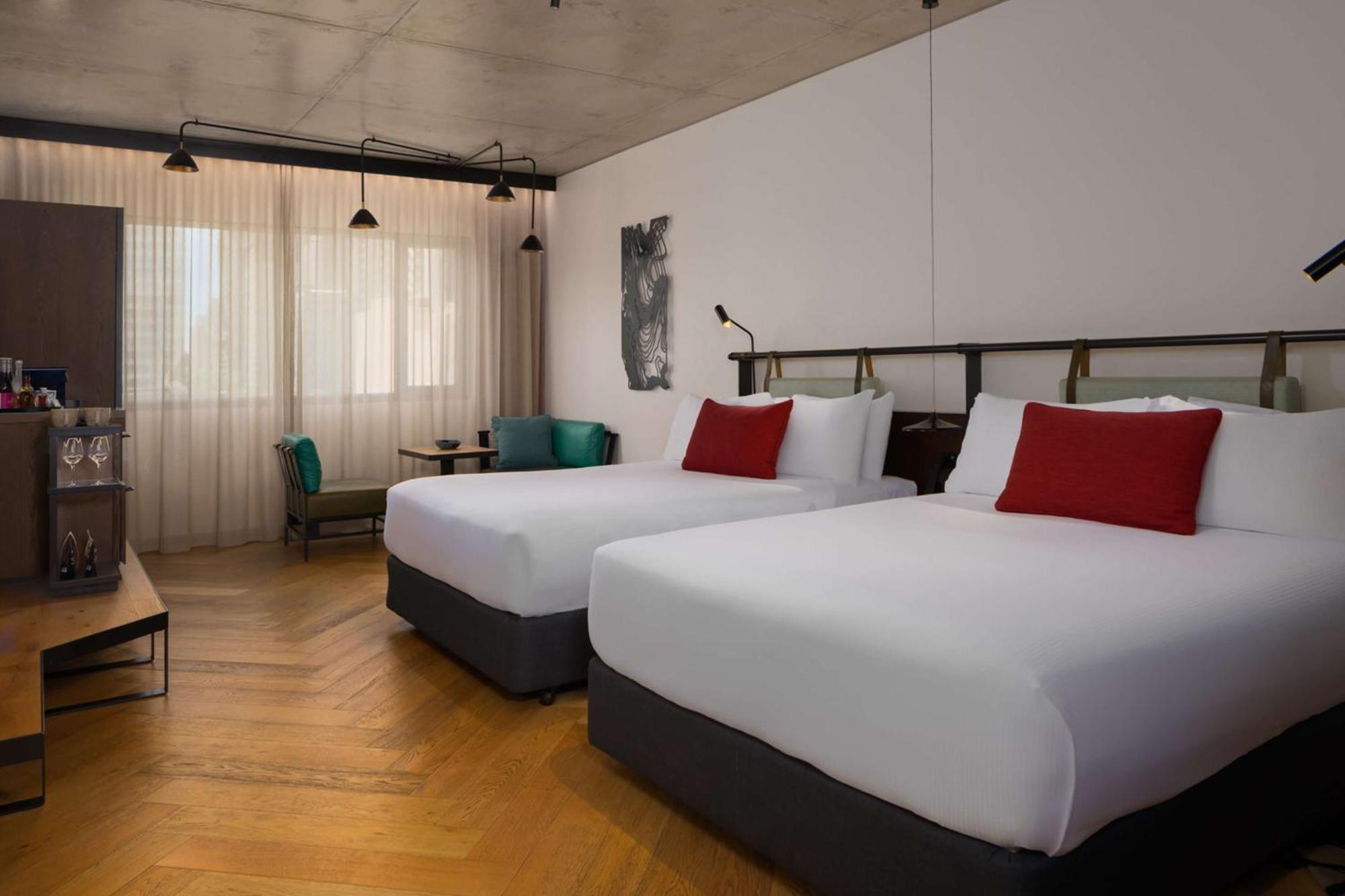 فندق كيو تي ملبورن المظهر الخارجي الصورة A room at the hotel