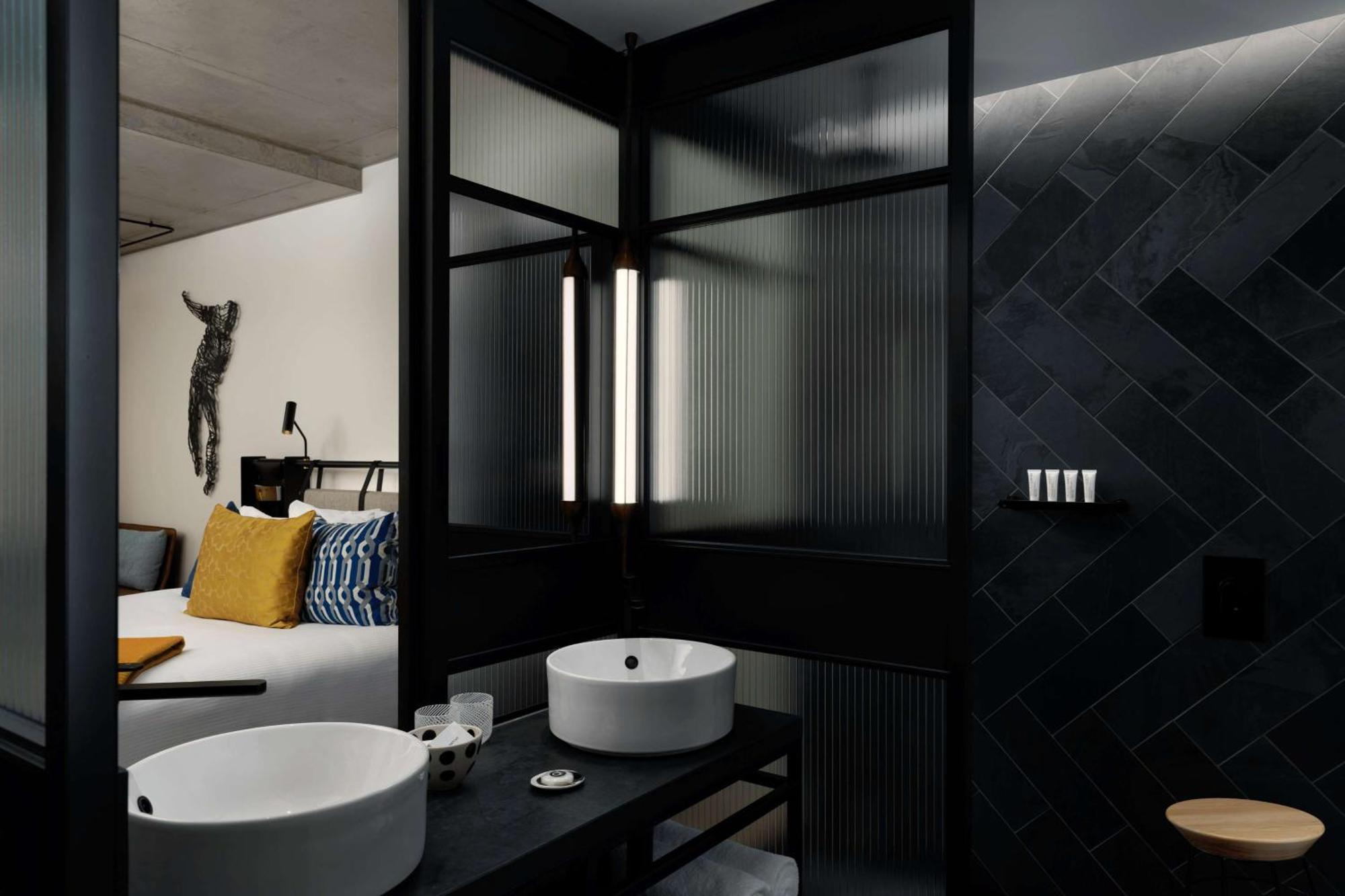 فندق كيو تي ملبورن المظهر الخارجي الصورة Bathroom