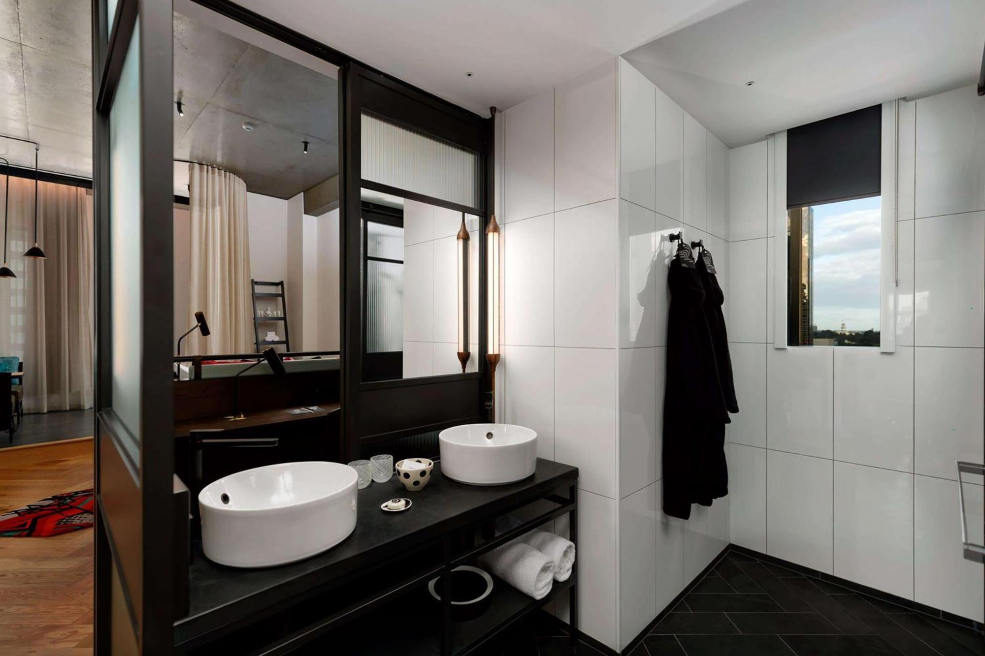 فندق كيو تي ملبورن المظهر الخارجي الصورة Bathroom