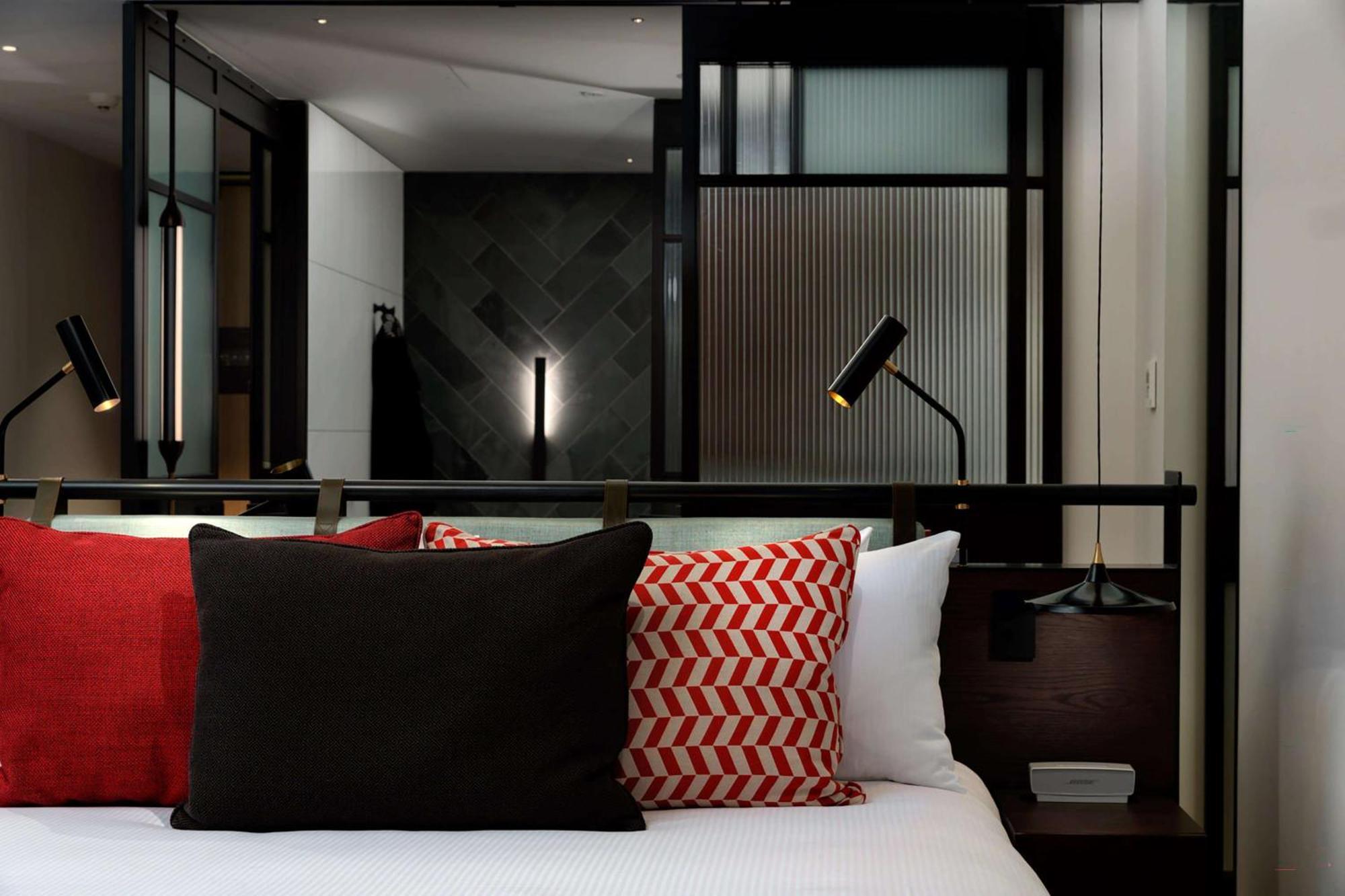 فندق كيو تي ملبورن المظهر الخارجي الصورة A room at the hotel