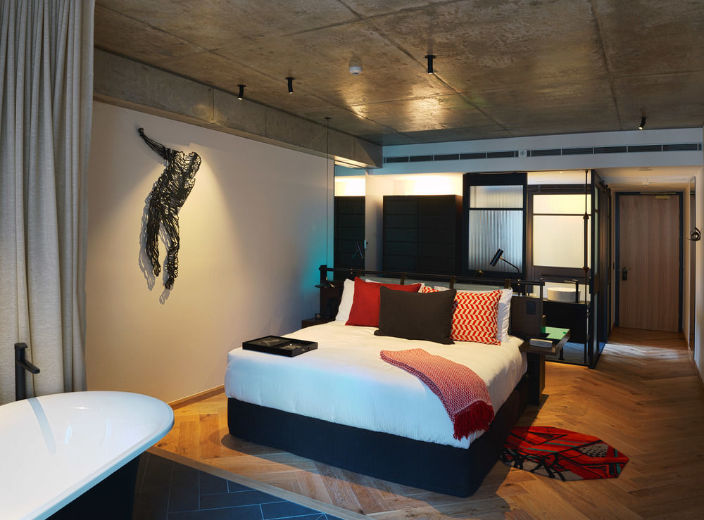 فندق كيو تي ملبورن المظهر الخارجي الصورة A room at the hotel