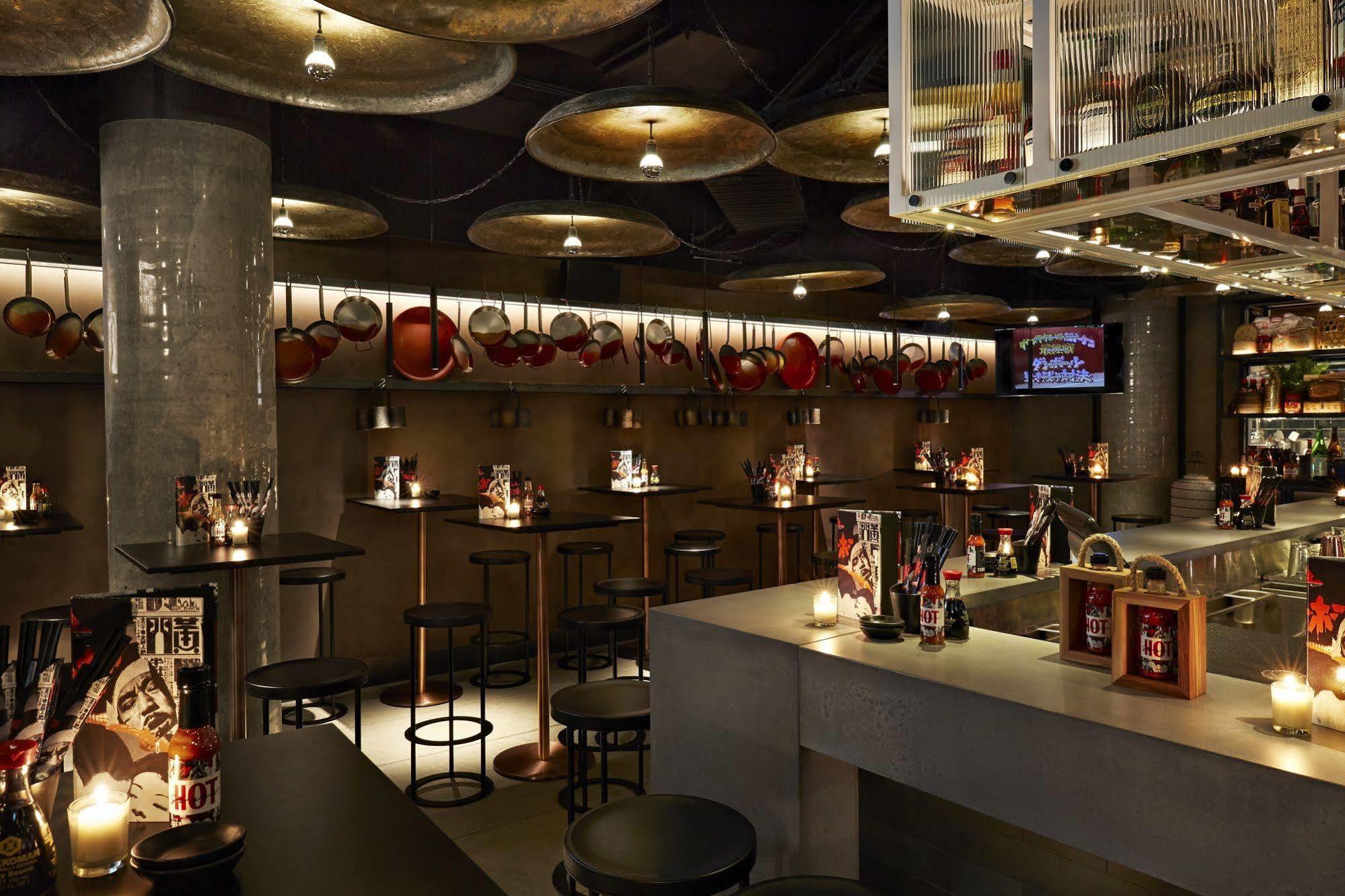 فندق كيو تي ملبورن المظهر الخارجي الصورة The interior of the bar